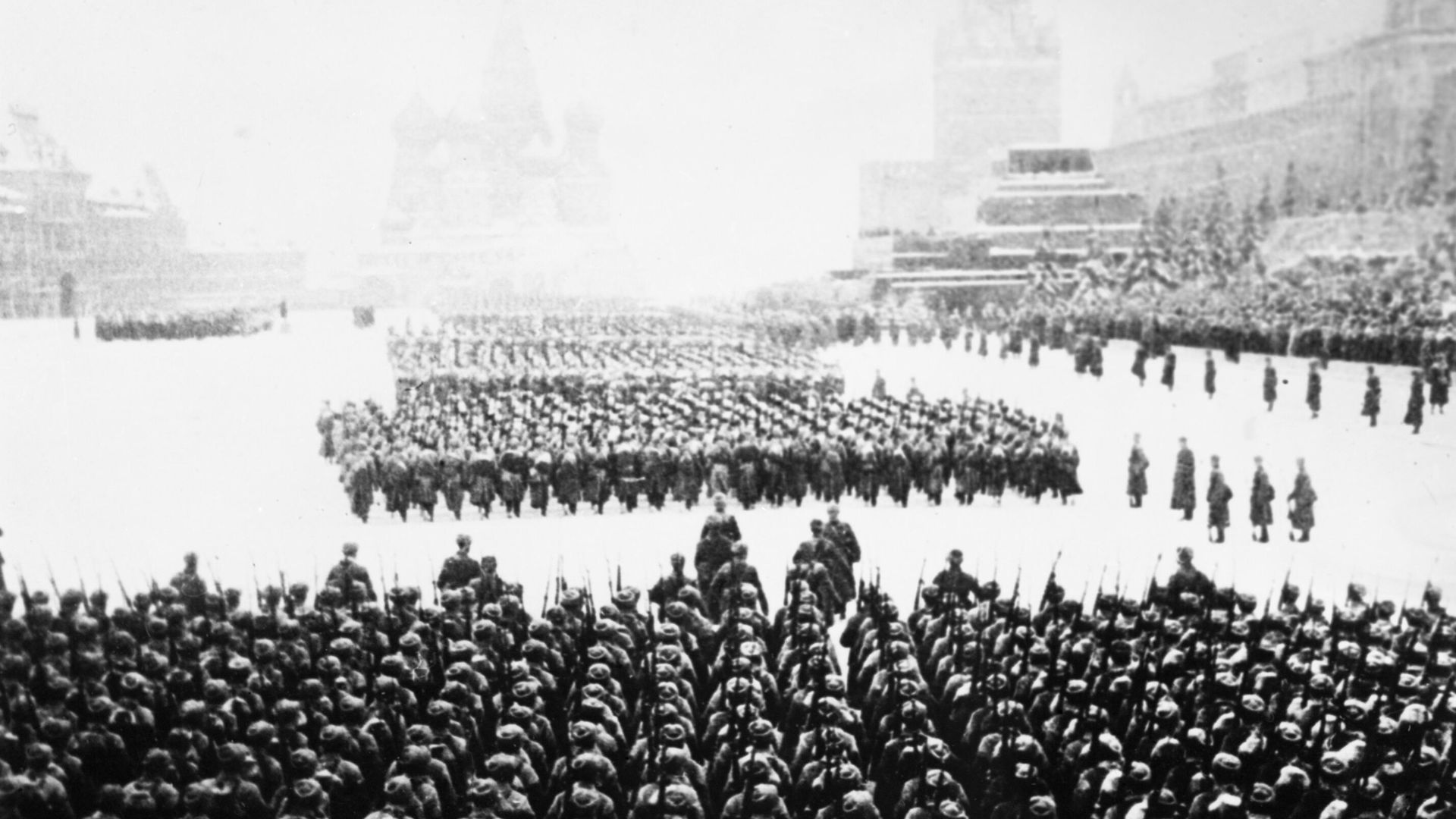 Военный парад на Красной площади  в Москве 7 ноября 1941 года - РИА Новости, 1920, 07.11.2020