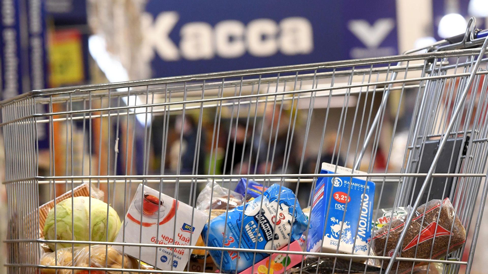 Тележка с продуктами в магазине Тележка с продуктами в магазине - РИА Новости, 1920, 14.03.2022