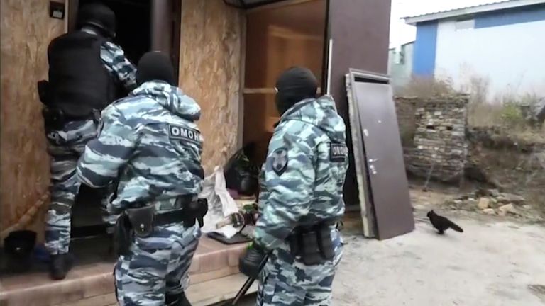 Спецоперация ФСБ против террористов в Казани. Стоп-кадр видео Спецоперация ФСБ против террористов в Казани. Стоп-кадр видео