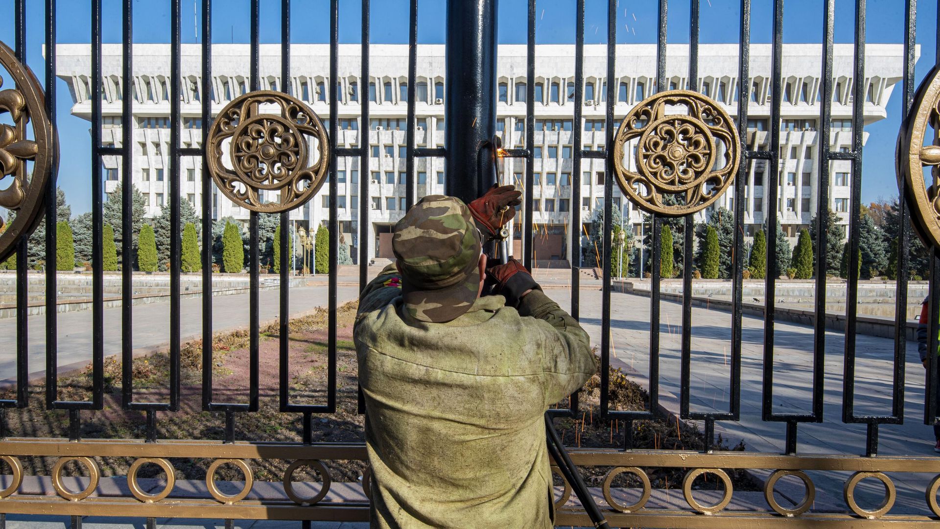 Здания парламента Киргизии в Бишкеке Здания парламента Киргизии в Бишкеке - РИА Новости, 1920, 25.11.2022