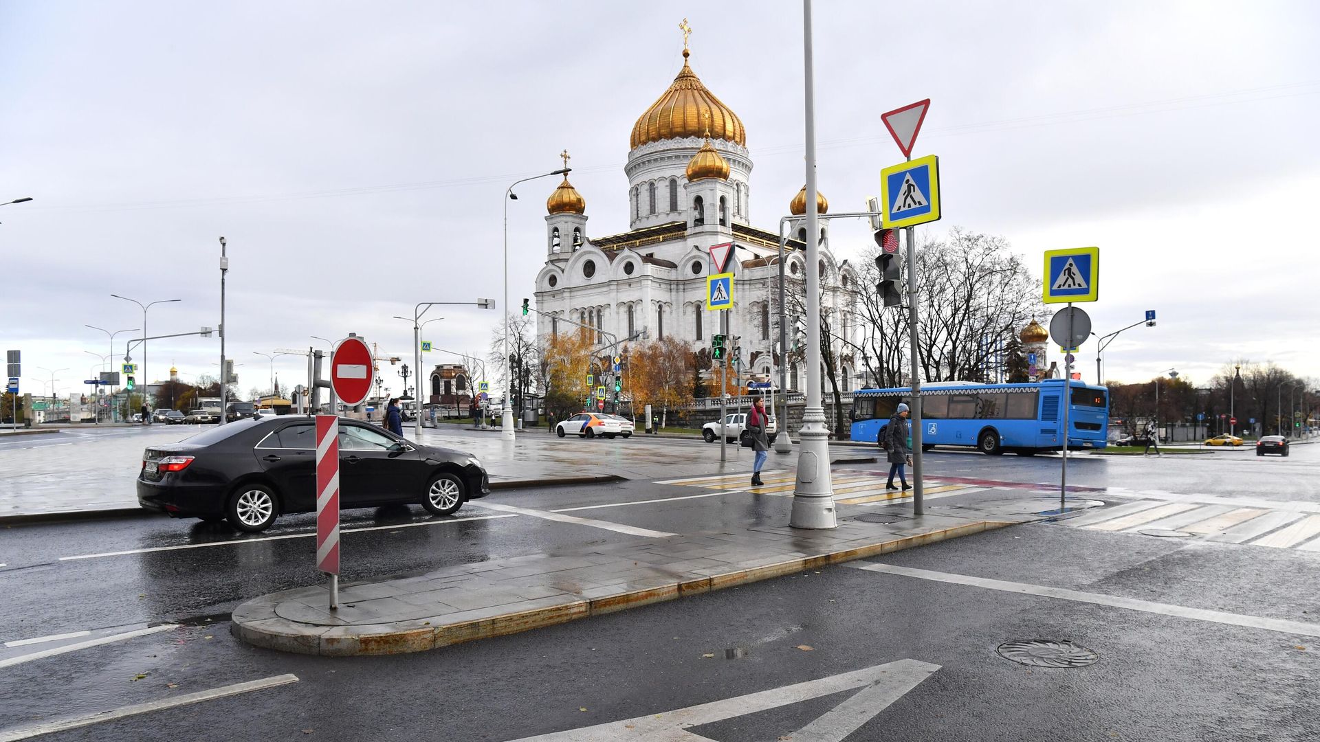 Выделенная полоса для общественного транспорта на Гоголевском бульваре в Москве Выделенная полоса для общественного транспорта на Гоголевском бульваре в Москве - РИА Новости, 1920, 11.02.2021