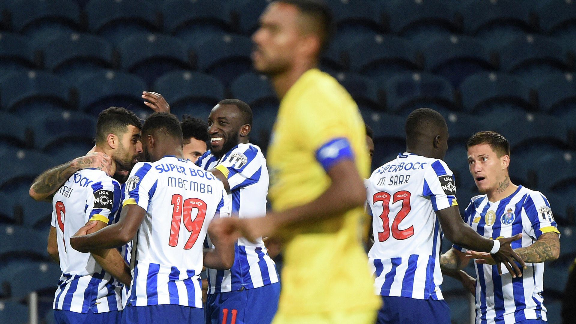 Porto's players celebrate after Porto's Iranian forward Mehdi Taremi (L) scored a goal during the Portuguese League football match between Porto and Portimonense at the Dragao stadium in Porto on November 8, 2020. (Photo by MIGUEL RIOPA / AFP) Porto's players celebrate after Porto's Iranian forward Mehdi Taremi (L) scored a goal during the Portuguese League football match between Porto and Portimonense at the Dragao stadium in Porto on November 8, 2020. (Photo by MIGUEL RIOPA / AFP) - РИА Новости, 1920, 08.11.2020