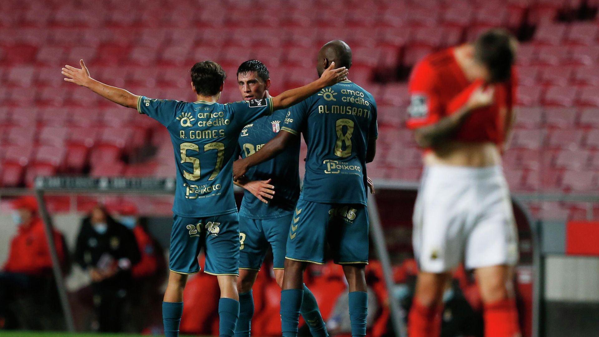 Soccer Football - Primeira Liga - Benfica v S.C. Braga - Estadio da Luz, Lisbon, Portugal - November 8, 2020 S.C. Braga's Ali Elmusrati with teammates celebrate after the match REUTERS/Rafael Marchante Soccer Football - Primeira Liga - Benfica v S.C. Braga - Estadio da Luz, Lisbon, Portugal - November 8, 2020 S.C. Braga's Ali Elmusrati with teammates celebrate after the match REUTERS/Rafael Marchante - РИА Новости, 1920, 09.11.2020
