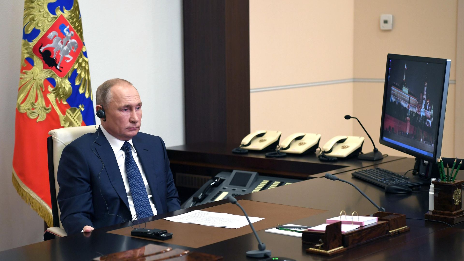 Президент РФ Владимир Путин во время встречи в режиме телемоста с президентом Сирии Башаром Асадом Президент РФ Владимир Путин во время встречи в режиме телемоста с президентом Сирии Башаром Асадом - РИА Новости, 1920, 09.11.2020