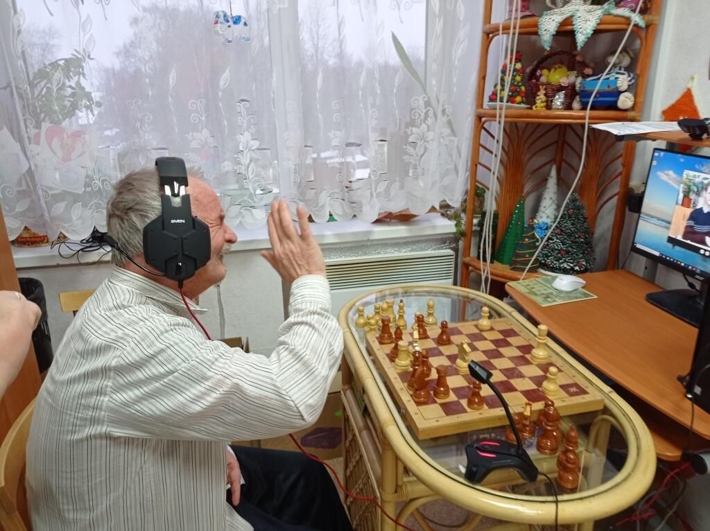 Турниры по шахматам, проводимые учениками школы для пожилых северян и маломобильных людей КЦСО Турниры по шахматам, проводимые учениками школы для пожилых северян и маломобильных людей КЦСО - РИА Новости, 1920, 09.11.2020