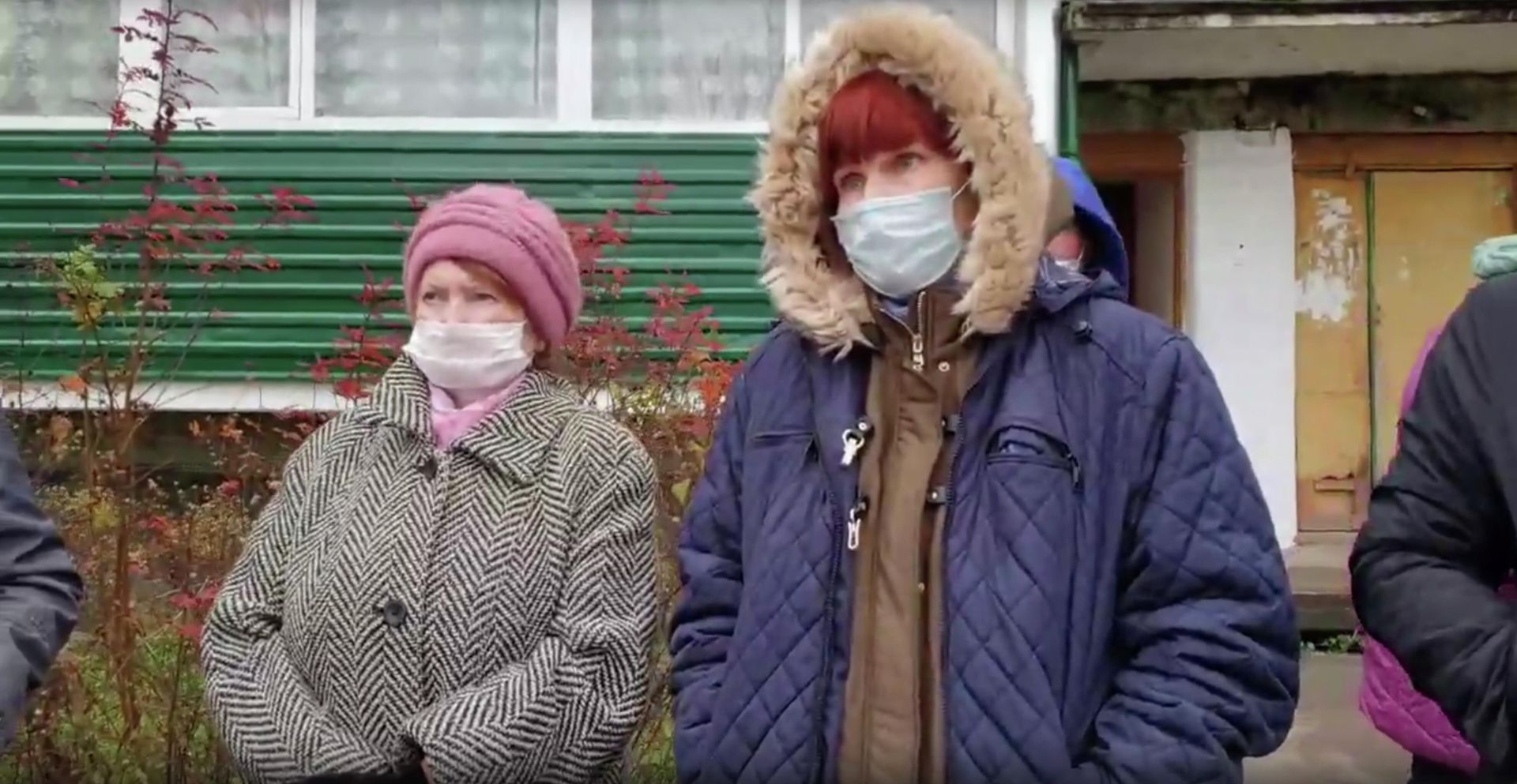 Жители поселка против заселения подопечных ПНИ в их дом. Стоп-кадр видео Жители поселка против заселения подопечных ПНИ в их дом. Стоп-кадр видео - РИА Новости, 1920, 09.11.2020