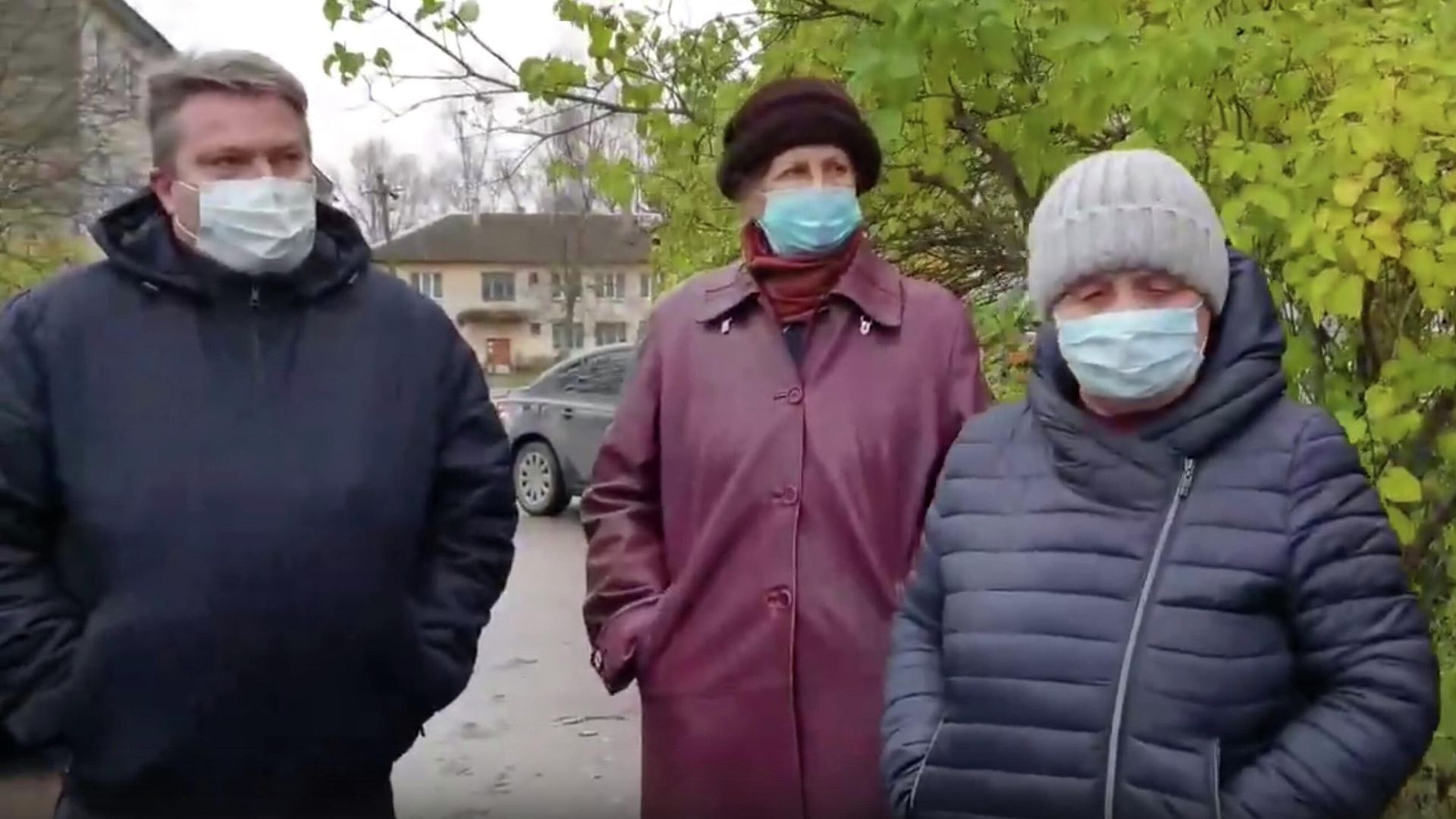 Жители поселка против заселения подопечных ПНИ в их дом. Стоп-кадр видео Жители поселка против заселения подопечных ПНИ в их дом. Стоп-кадр видео - РИА Новости, 1920, 10.11.2020