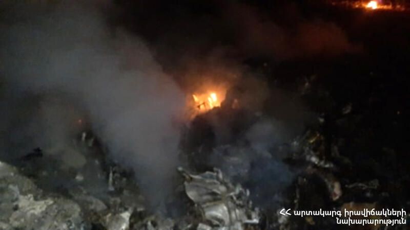 На месте падения вертолета Ми-24 у населенного пункта Ерасх в Армении На месте падения вертолета Ми-24 у населенного пункта Ерасх в Армении - РИА Новости, 1920, 09.11.2020