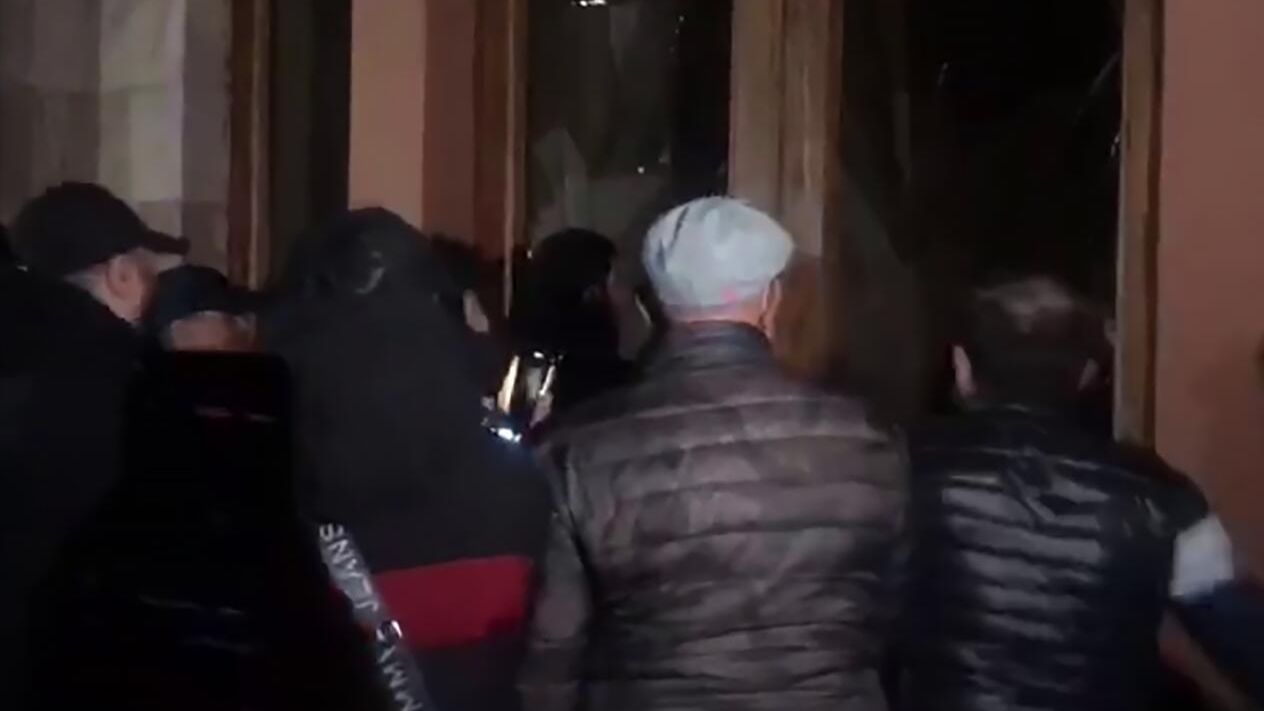 Ситуация у здания правительства Армении в Ереване Ситуация у здания правительства Армении в Ереване - РИА Новости, 1920, 10.11.2020