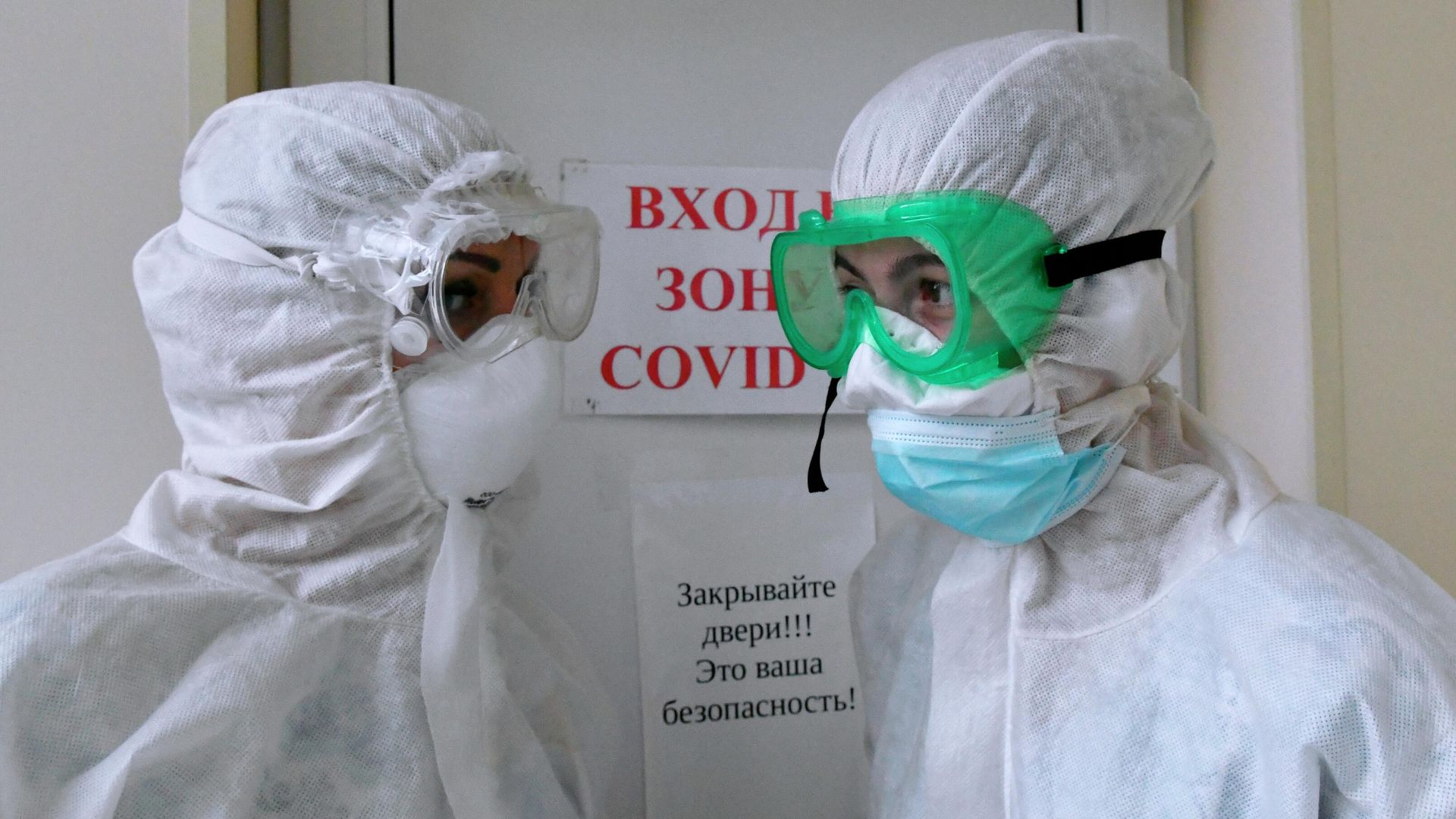 Медицинские работники в акушерском отделении для беременных с коронавирусом в роддоме №1 в Краснодаре Медицинские работники в акушерском отделении для беременных с коронавирусом в роддоме №1 в Краснодаре - РИА Новости, 1920, 13.11.2020