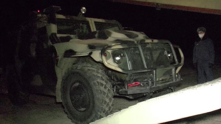 Погрузка военной техники и личного состава в тяжёлые военно-транспортные самолёты Ил-76 на аэродроме Ульяновск-Восточный