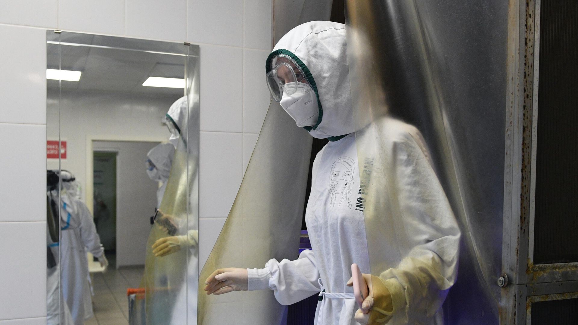 Медицинский работник в отделении дезинфекции госпиталя COVID-19 городской клинической больницы №15 имени О. М. Филатова в Москве - РИА Новости, 1920, 22.11.2020
