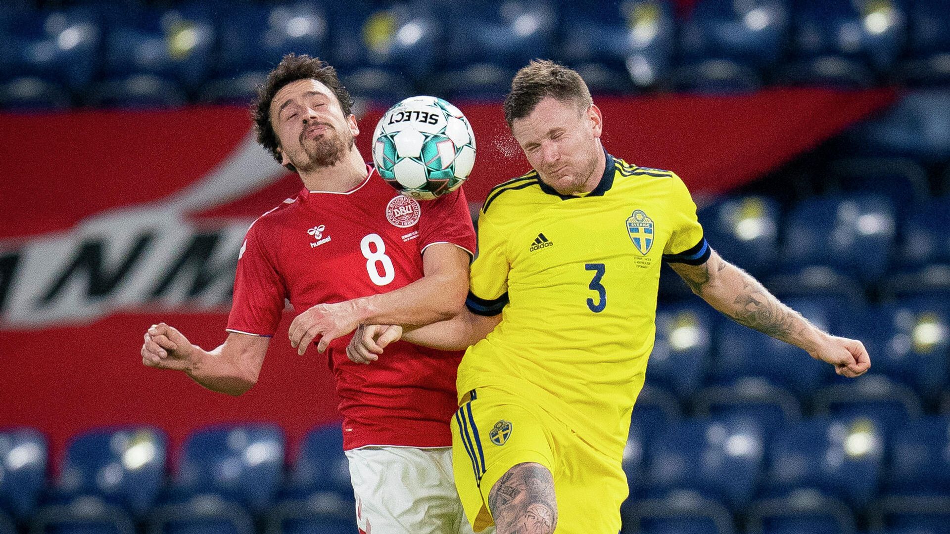 Denmark's Thomas Delaney (L) and Sweden's Mattias Johansson vie for the ball during the international friendly football match Denmark v Sweden in Brondby, Denmark on November 11, 2020. (Photo by Liselotte Sabroe / Ritzau Scanpix / AFP) / Denmark OUT Denmark's Thomas Delaney (L) and Sweden's Mattias Johansson vie for the ball during the international friendly football match Denmark v Sweden in Brondby, Denmark on November 11, 2020. (Photo by Liselotte Sabroe / Ritzau Scanpix / AFP) / Denmark OUT - РИА Новости, 1920, 11.11.2020