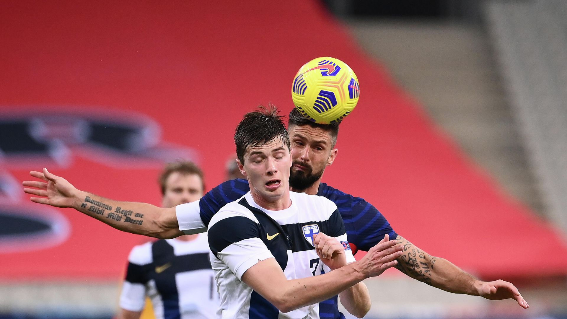 France's forward Olivier Giroud (R) vies for the ball with Finland's defender Daniel O'Shaughnessy during the friendly football match between France and Finland at the Stade de France in Saint-Denis, Paris outskirts, on November 11, 2020. (Photo by FRANCK FIFE / AFP) France's forward Olivier Giroud (R) vies for the ball with Finland's defender Daniel O'Shaughnessy during the friendly football match between France and Finland at the Stade de France in Saint-Denis, Paris outskirts, on November 11, 2020. (Photo by FRANCK FIFE / AFP) - РИА Новости, 1920, 12.11.2020