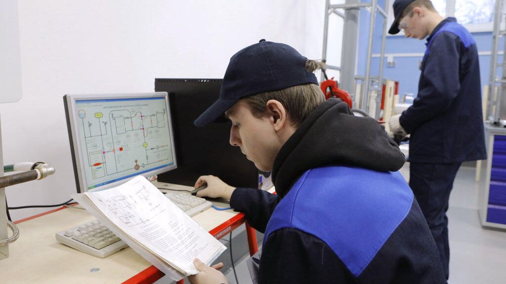 Учащиеся Вологодского строительного колледжа Учащиеся Вологодского строительного колледжа - РИА Новости, 1920, 13.11.2020