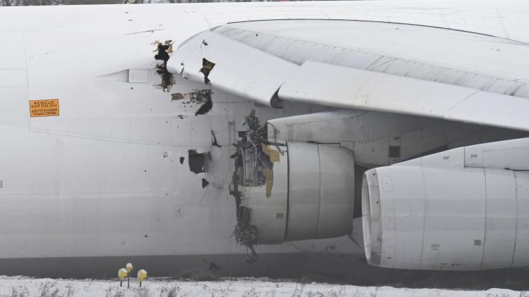 Самолет Ан-124 произвел вынужденную посадку из-за проблем с двигателем в новосибирском международном аэропорту Толмачево Самолет Ан-124 произвел вынужденную посадку из-за проблем с двигателем в новосибирском международном аэропорту Толмачево