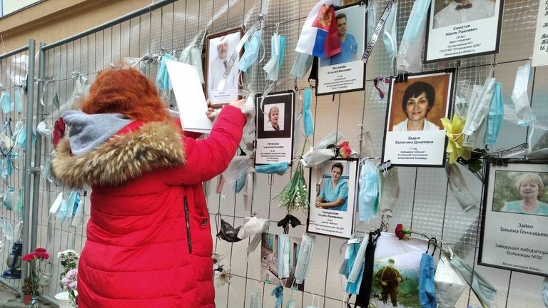 Стихийный мемориал в память о медиках, умерших в период пандемии в Санкт-Петербурге Стихийный мемориал в память о медиках, умерших в период пандемии в Санкт-Петербурге