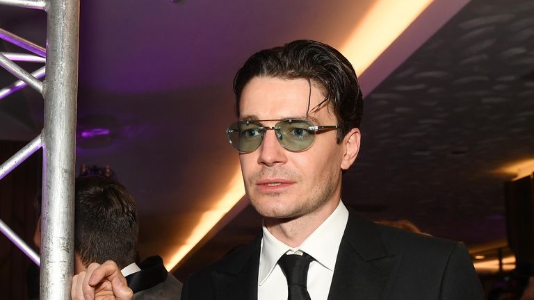 Актер Максим Матвеев перед церемонией вручения ежегодной премии Человек года – 2020 по версии журнала GQ в Московском художественном академическом театре (МХАТ) имени Максима Горького. Актер Максим Матвеев перед церемонией вручения ежегодной премии Человек года – 2020 по версии журнала GQ в Московском художественном академическом театре (МХАТ) имени Максима Горького.