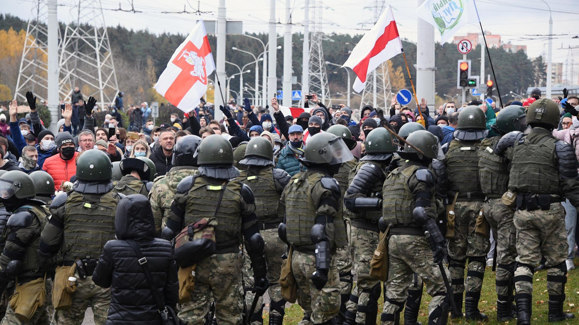 Сотрудники правоохранительных органов и участники несанкционированной акции Дзяды в Минске Сотрудники правоохранительных органов и участники несанкционированной акции Дзяды в Минске - РИА Новости, 1920, 15.11.2020