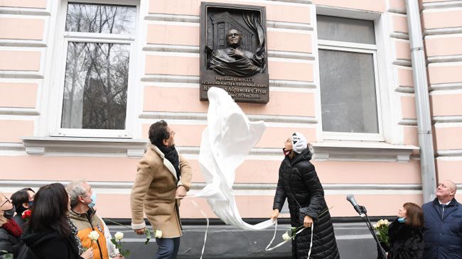 Открытие мемориальной доски Владимиру Этушу