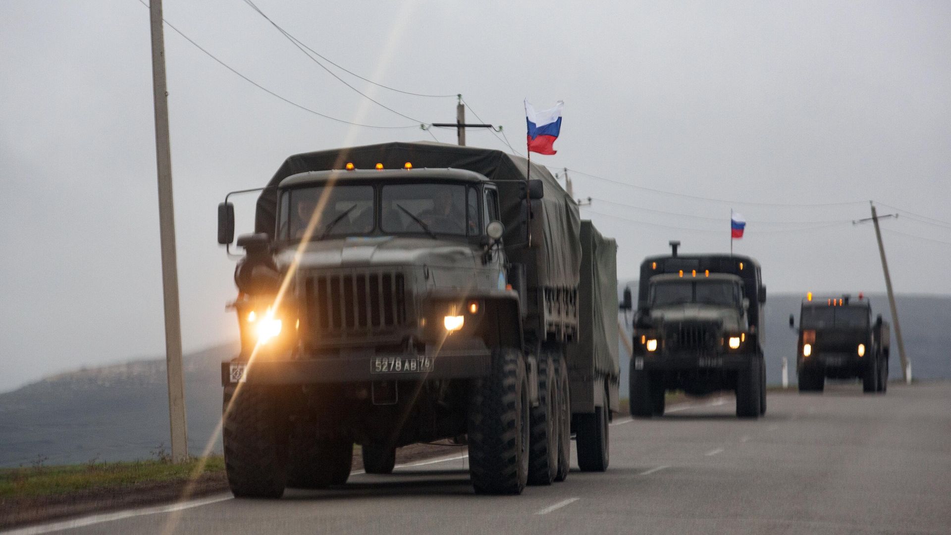 Колонна российских миротворцев в Нагорном Карабахе Колонна российских миротворцев в Нагорном Карабахе - РИА Новости, 1920, 14.11.2020