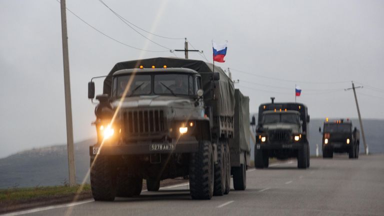 Колонна российских миротворцев в Нагорном Карабахе Колонна российских миротворцев в Нагорном Карабахе