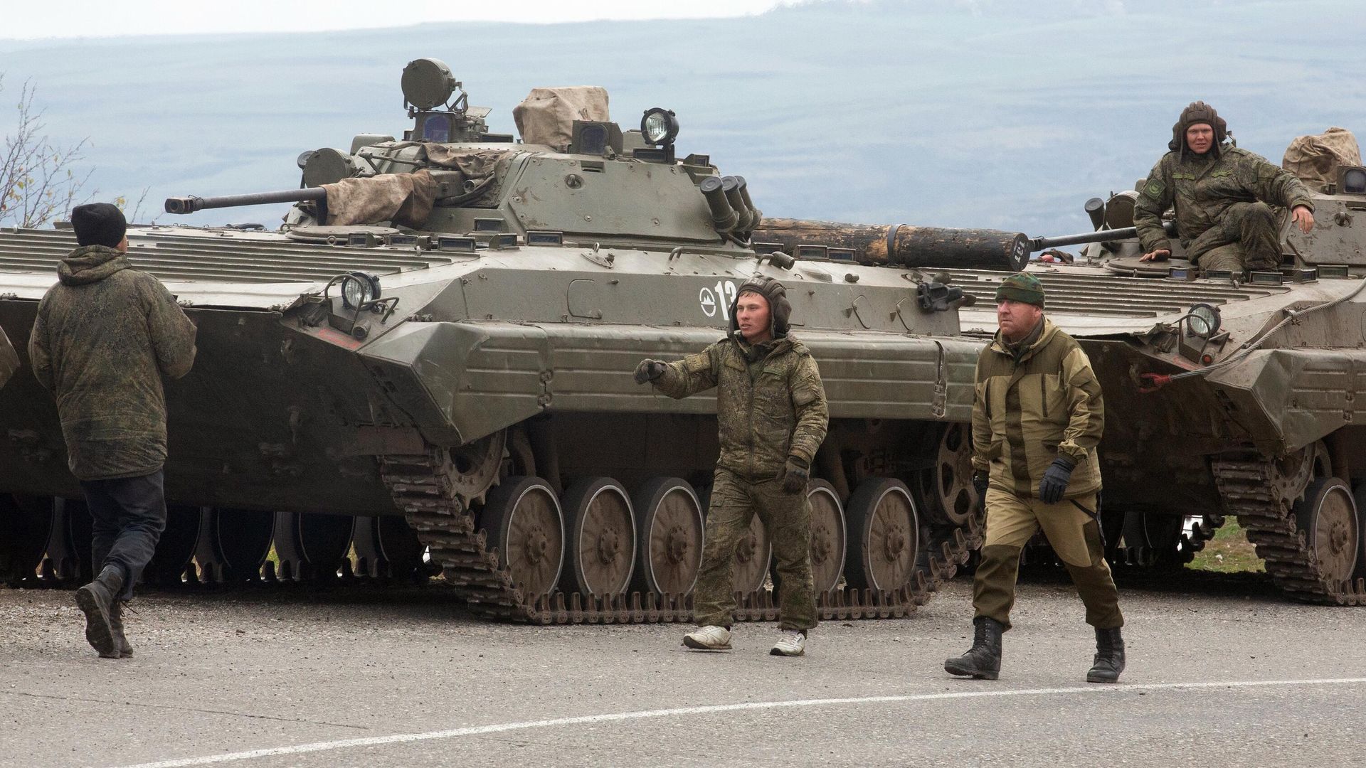 Боевые машины пехоты российских миротворцев в Нагорном Карабахе Боевые машины пехоты российских миротворцев в Нагорном Карабахе - РИА Новости, 1920, 12.11.2020