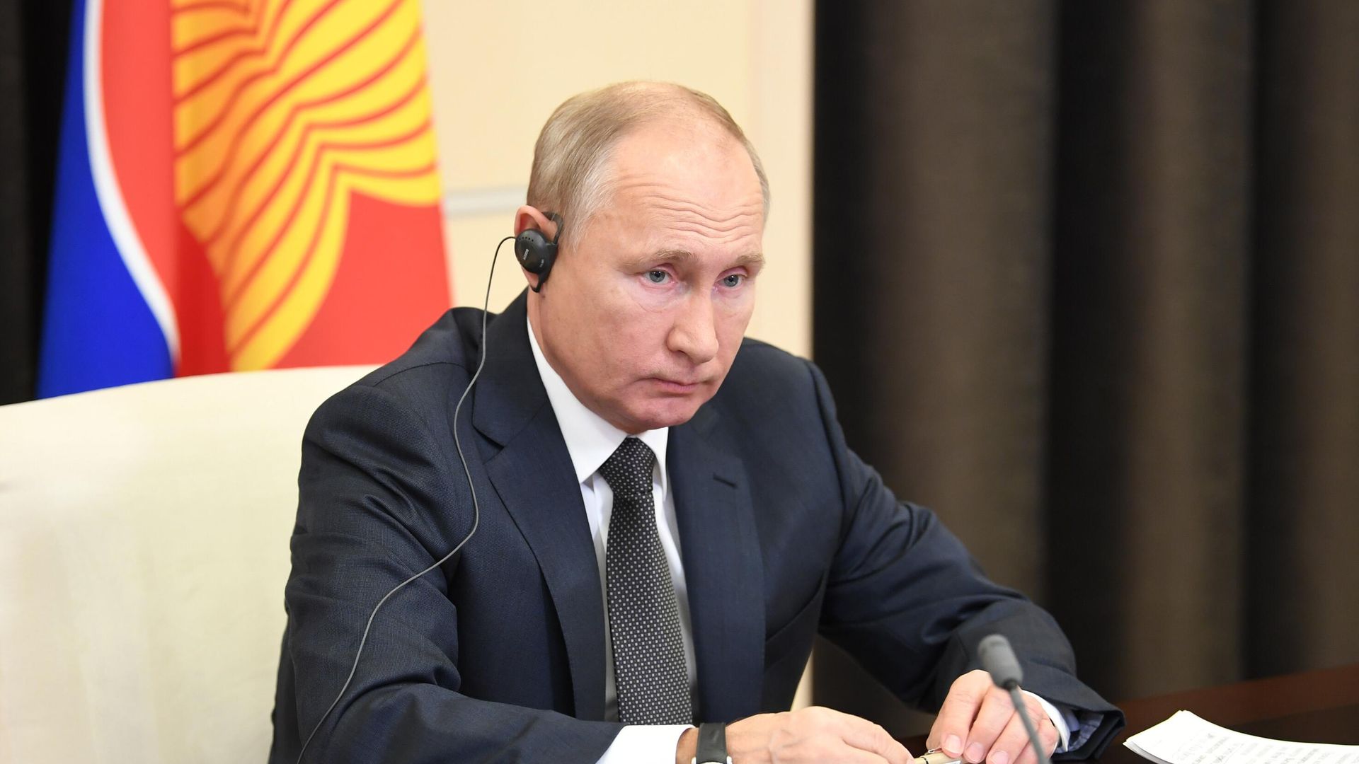 Президент РФ Владимир Путин принимает участие в 15-м Восточноазиатском саммите в режиме видеоконференции Президент РФ Владимир Путин принимает участие в 15-м Восточноазиатском саммите в режиме видеоконференции - РИА Новости, 1920, 17.11.2020