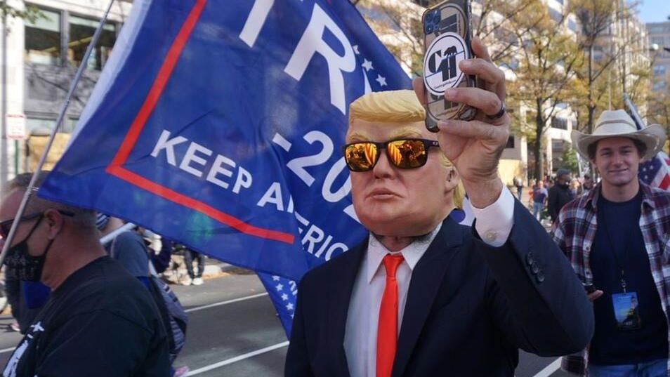Участники акции в поддержку президента США Дональда Трампа в Вашингтоне Участники акции в поддержку президента США Дональда Трампа в Вашингтоне - РИА Новости, 1920, 28.04.2021