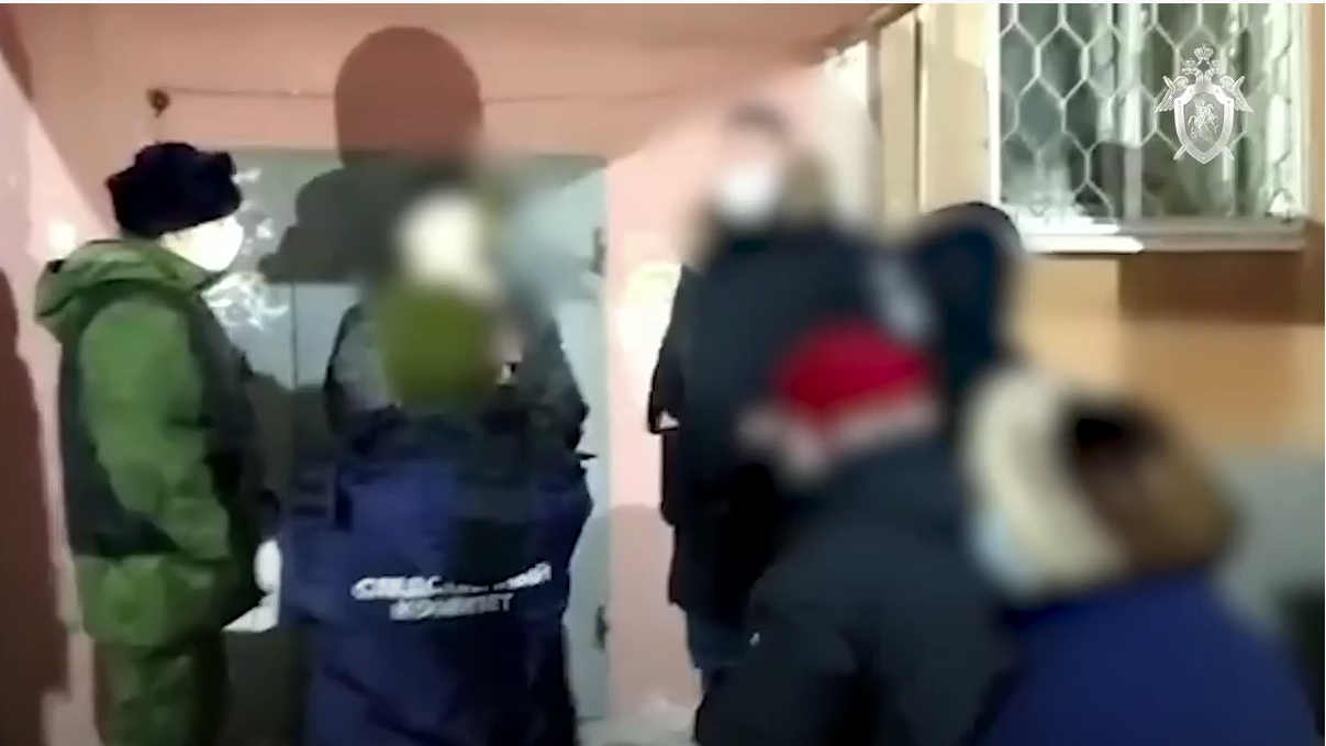 Видео задержания подозреваемого в убийстве девочки в Свердловской области Видео задержания подозреваемого в убийстве девочки в Свердловской области - РИА Новости, 1920, 15.11.2020
