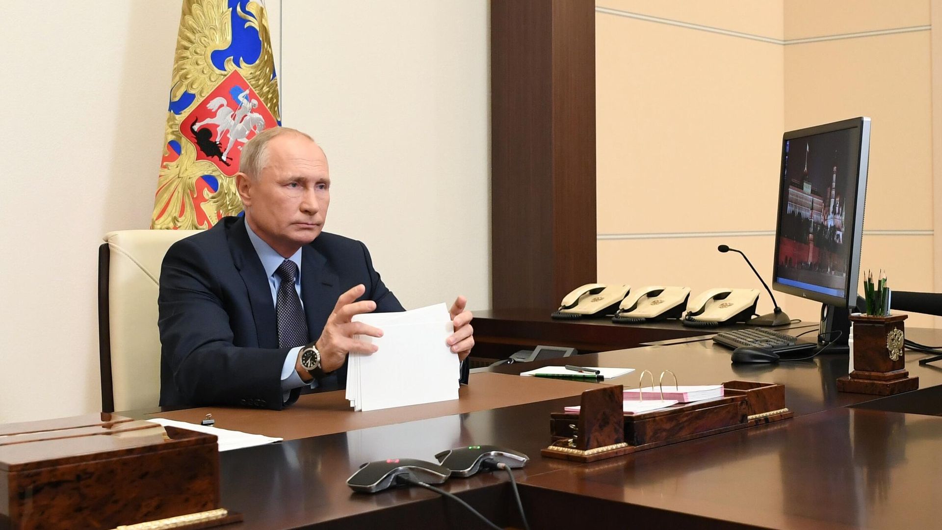 Президент РФ Владимир Путин проводит оперативное совещание с постоянными членами Совета безопасности РФ в режиме видеоконференции Президент РФ Владимир Путин проводит оперативное совещание с постоянными членами Совета безопасности РФ в режиме видеоконференции - РИА Новости, 1920, 16.11.2020