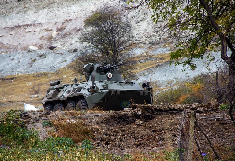 Российские миротворцы выставили наблюдательный пост у монастыря Дадиванк в Карабахе Российские миротворцы выставили наблюдательный пост у монастыря Дадиванк в Карабахе
