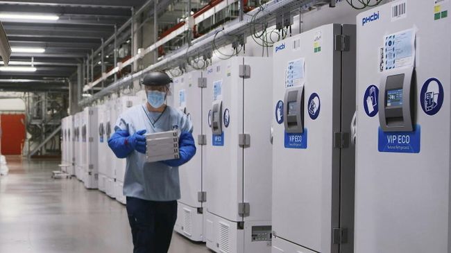 Сотрудник на предприятии Pfizer в Пуурсе, Бельгия