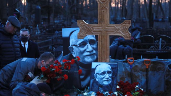 Могила актера театра и кино, народного артиста СССР Армена Джигарханяна на Ваганьковском кладбище в Москве Могила актера театра и кино, народного артиста СССР Армена Джигарханяна на Ваганьковском кладбище в Москве