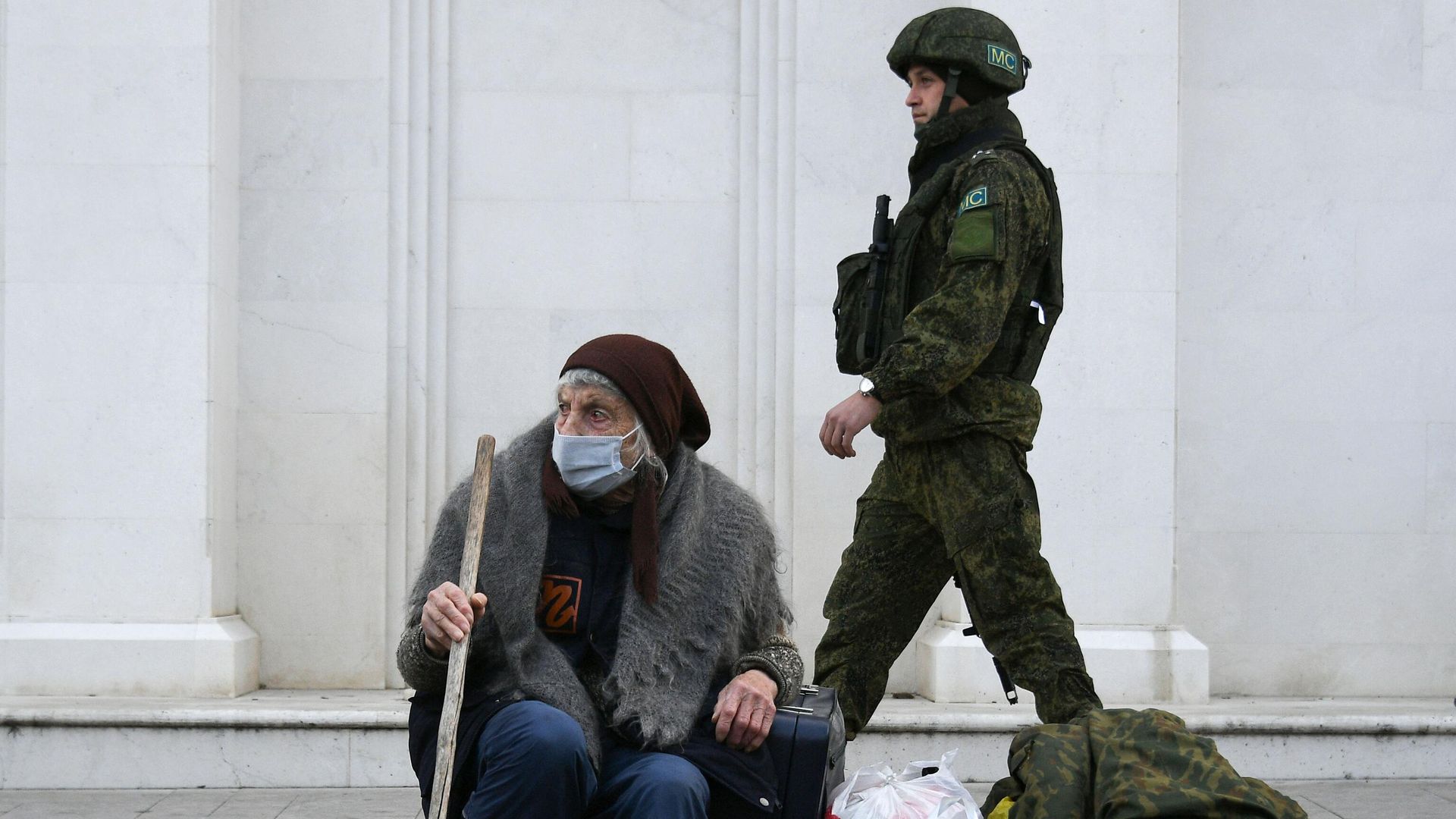 Беженка из Степанакерта перед возвращением домой Беженка из Степанакерта перед возвращением домой - РИА Новости, 1920, 17.11.2020