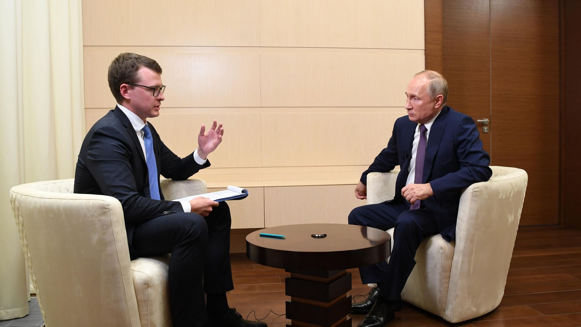 Президент РФ Владимир Путин отвечает на вопросы СМИ по ситуации в Нагорном Карабахе - РИА Новости, 1920, 18.11.2020