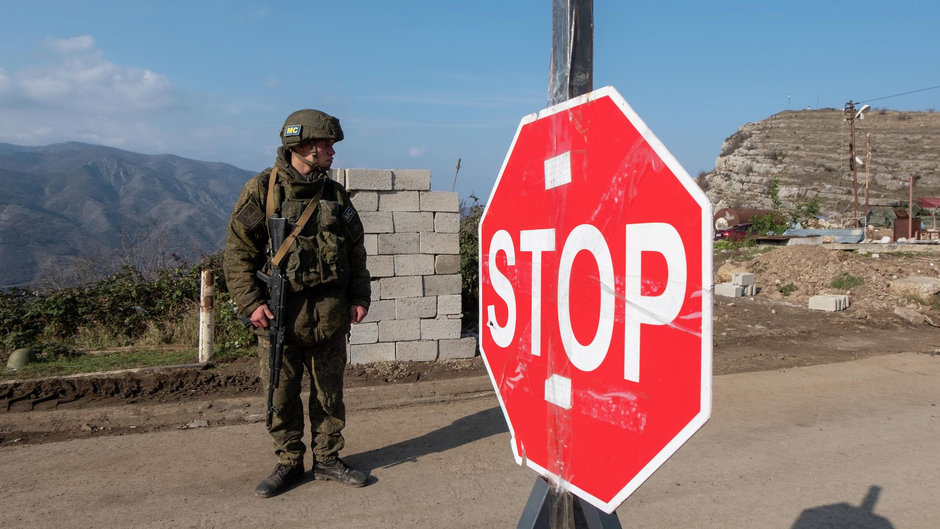Блокпост российских миротворческих сил в Лачинском коридоре Блокпост российских миротворческих сил в Лачинском коридоре - РИА Новости, 1920, 20.11.2020