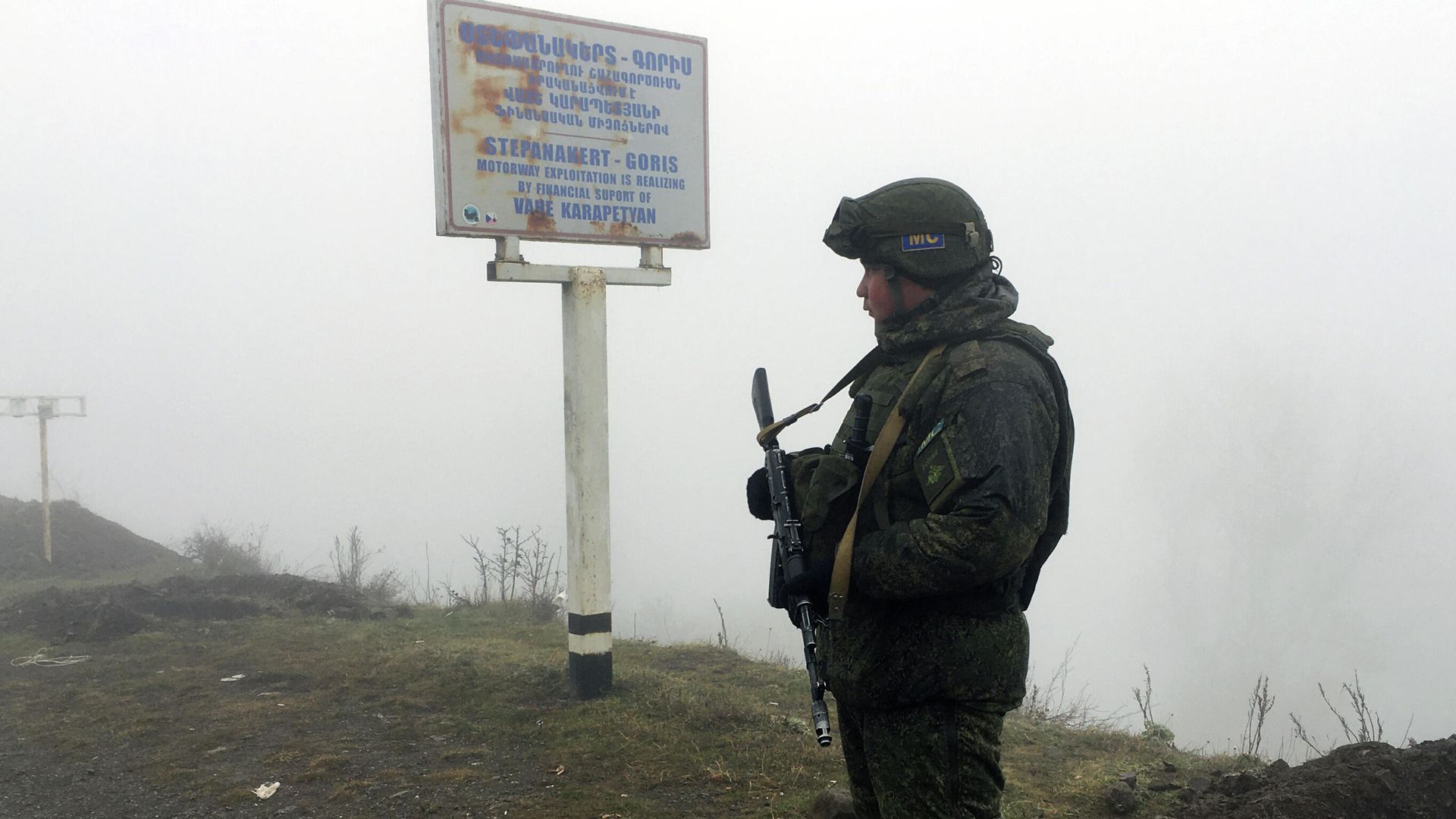 Блокпост российских миротворцев на лачинской дороге в Нагорном Карабахе Блокпост российских миротворцев на лачинской дороге в Нагорном Карабахе - РИА Новости, 1920, 23.11.2020