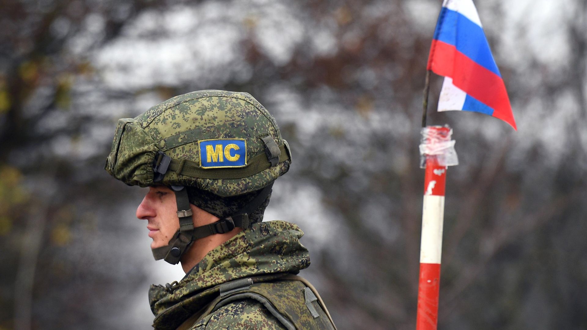 Российский миротворец на блокпосту в Лачинском коридоре Российский миротворец на блокпосту в Лачинском коридоре - РИА Новости, 1920, 21.11.2020