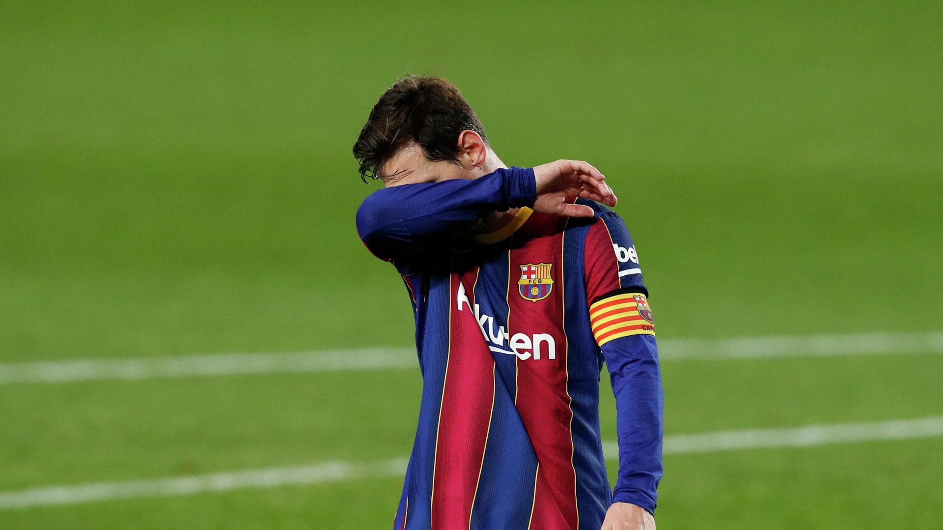 Soccer Football - La Liga Santander - FC Barcelona v Real Betis - Camp Nou, Barcelona, Spain - November 7, 2020 Barcelona's Lionel Messi reacts REUTERS/Albert Gea - РИА Новости, 1920, 18.11.2020