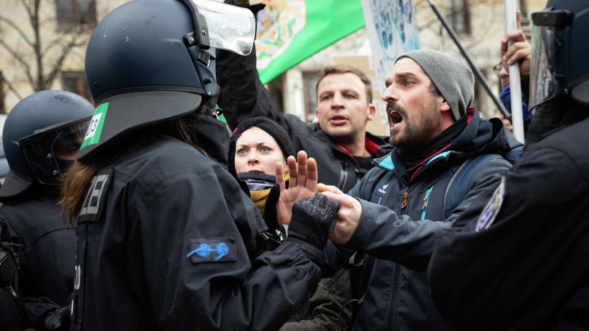 Участники акции протеста против мер по борьбе с коронавирусом в Берлине Участники акции протеста против мер по борьбе с коронавирусом в Берлине - РИА Новости, 1920, 21.11.2020