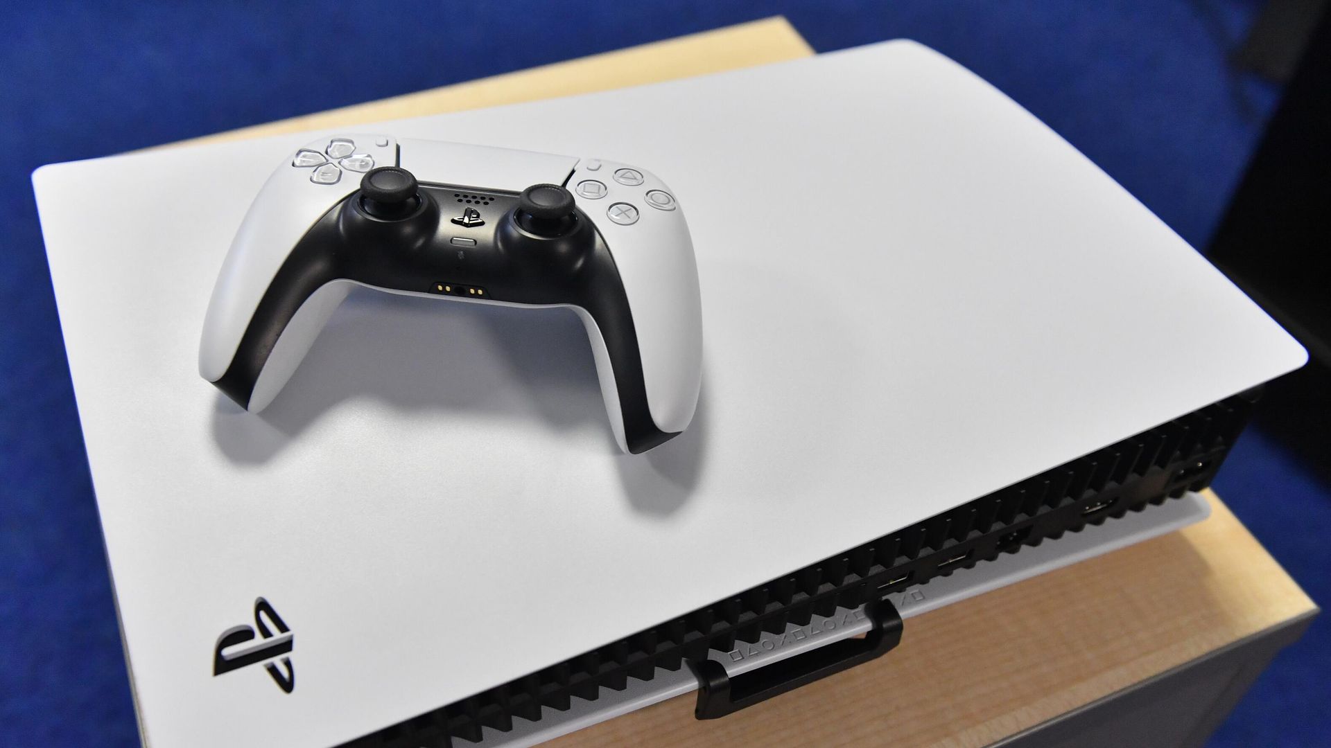 Продажа новой игровой приставки Sony PlayStation 5 в Москве Продажа новой игровой приставки Sony PlayStation 5 в Москве - РИА Новости, 1920, 10.03.2021