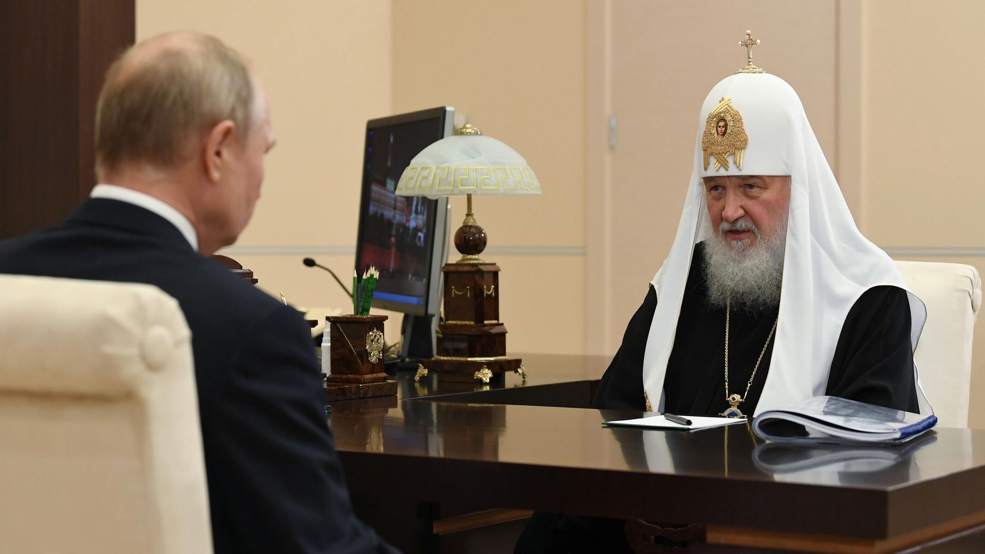 Президент РФ Владимир Путин и патриарх Московский и всея Руси Кирилл Президент РФ Владимир Путин и патриарх Московский и всея Руси Кирилл - РИА Новости, 1920, 20.11.2025