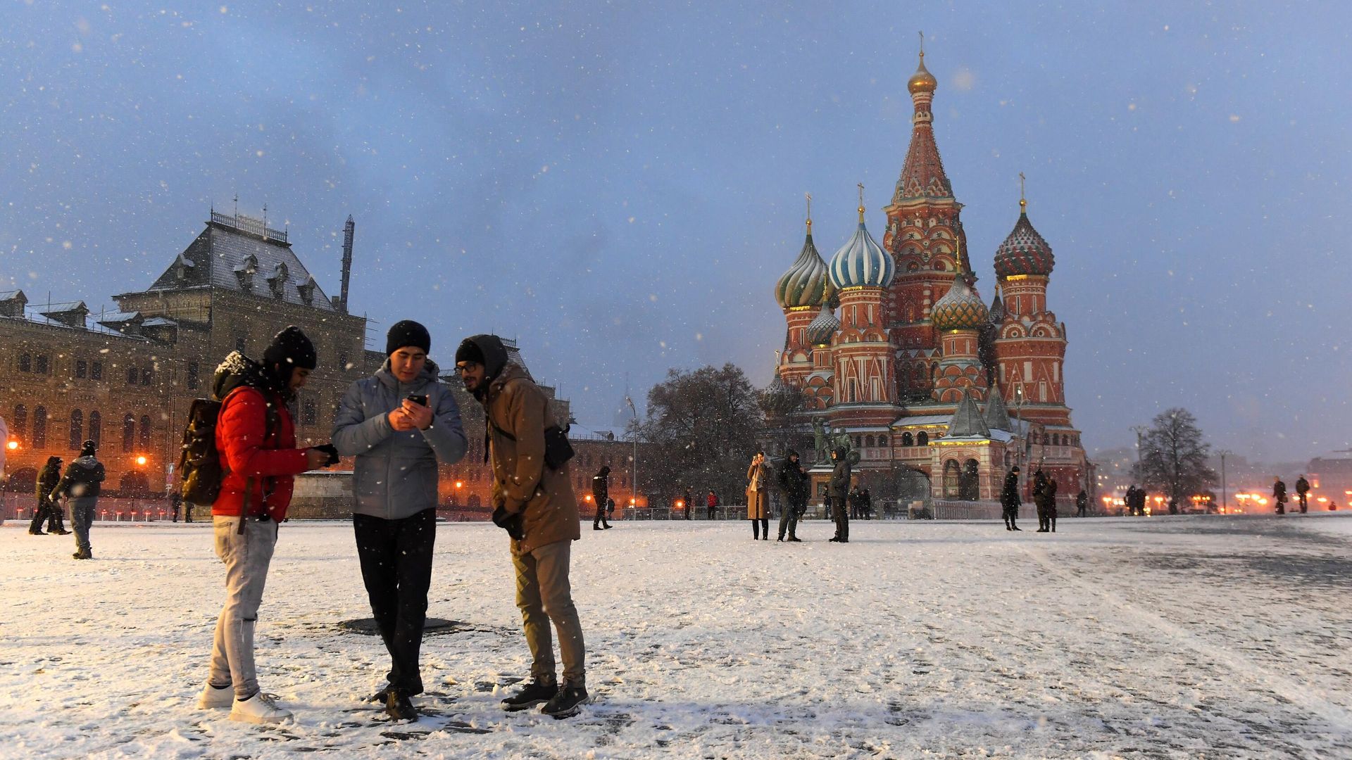 Прохожие на Красной площади в Москве Прохожие на Красной площади в Москве - РИА Новости, 1920, 11.12.2020