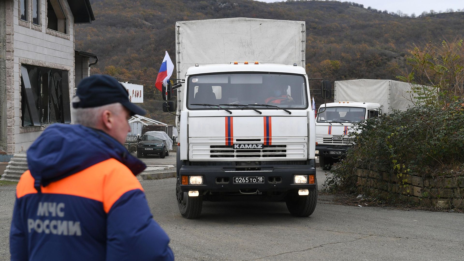 Первая колонна МЧС России с гуманитарным грузом прибыла в Степанакерт из Ростовской области Первая колонна МЧС России с гуманитарным грузом прибыла в Степанакерт из Ростовской области - РИА Новости, 1920, 26.11.2020