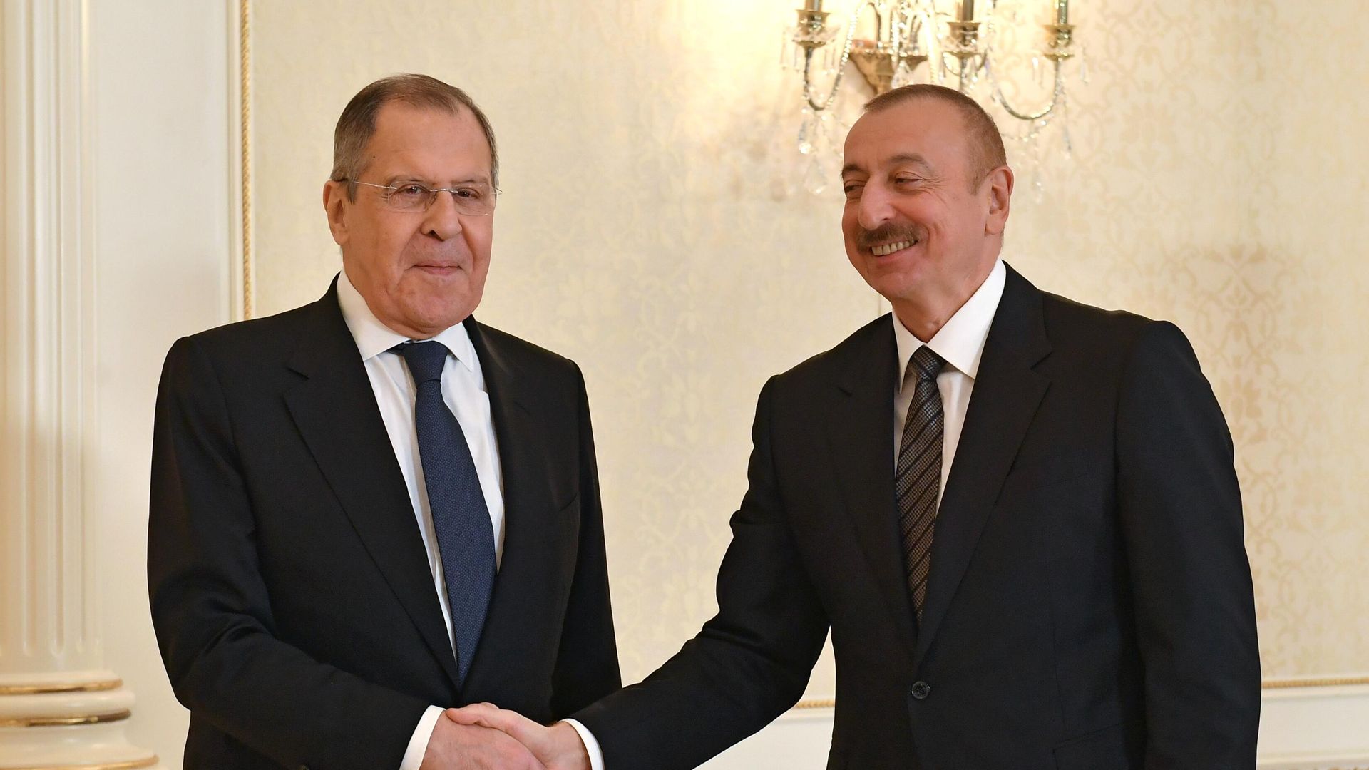 Президент Азербайджана Ильхам Алиев и министр иностранных дел РФ Сергей Лавров во время встречи с в Баку Президент Азербайджана Ильхам Алиев и министр иностранных дел РФ Сергей Лавров во время встречи с в Баку - РИА Новости, 1920, 10.05.2021