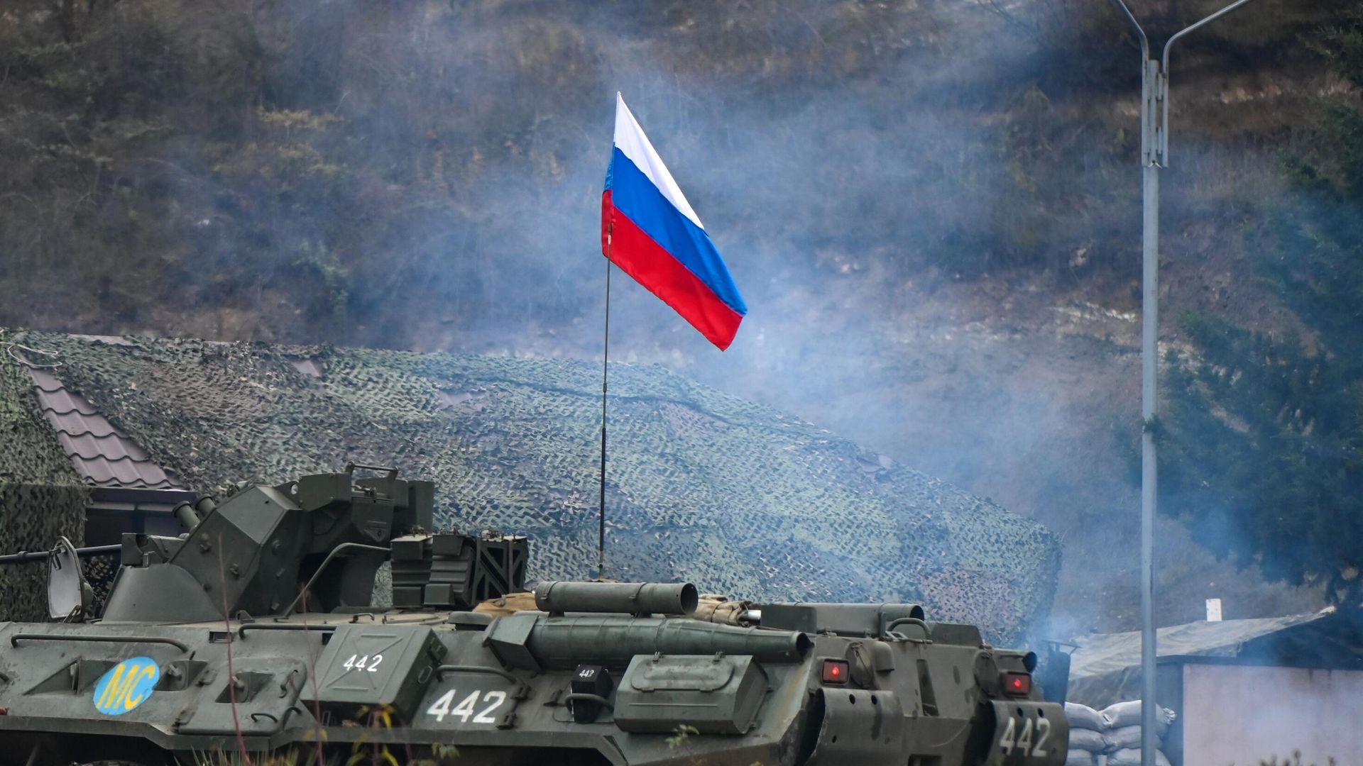Блокпост российских миротворцев на автодороге в Лачинском коридоре Блокпост российских миротворцев на автодороге в Лачинском коридоре - РИА Новости, 1920, 26.02.2021