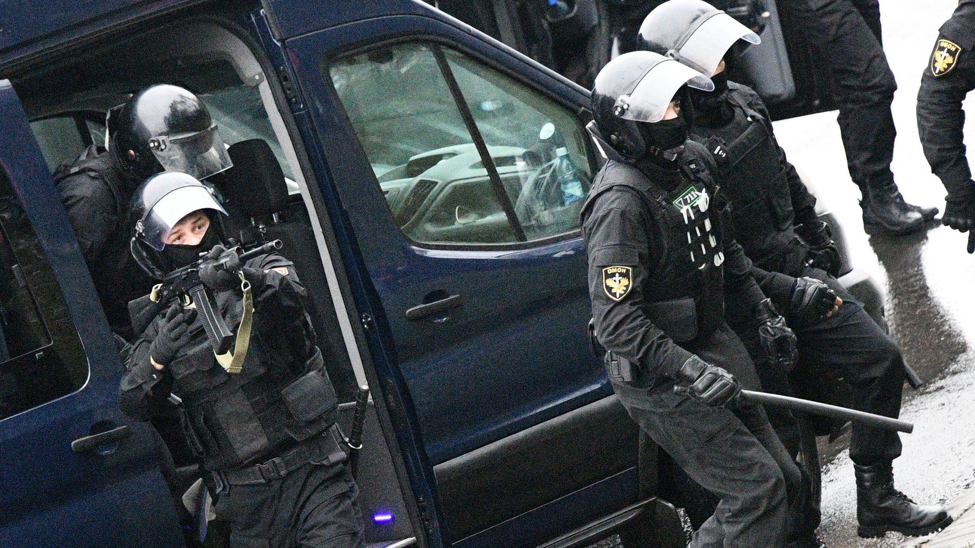 Сотрудники правоохранительных органов на акции протеста в Минске Сотрудники правоохранительных органов на акции протеста в Минске - РИА Новости, 1920, 20.12.2020