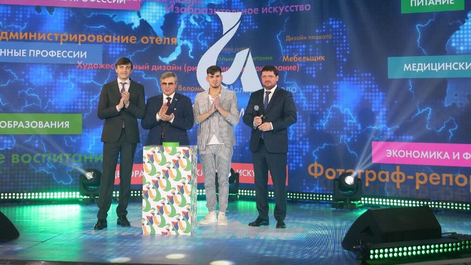Торжественная церемония открытия VI Национального чемпионата Абилимпикс на закрытой площадке киностудии Амедиа в формате онлайн-трансляции Торжественная церемония открытия VI Национального чемпионата Абилимпикс на закрытой площадке киностудии Амедиа в формате онлайн-трансляции - РИА Новости, 1920, 23.11.2020