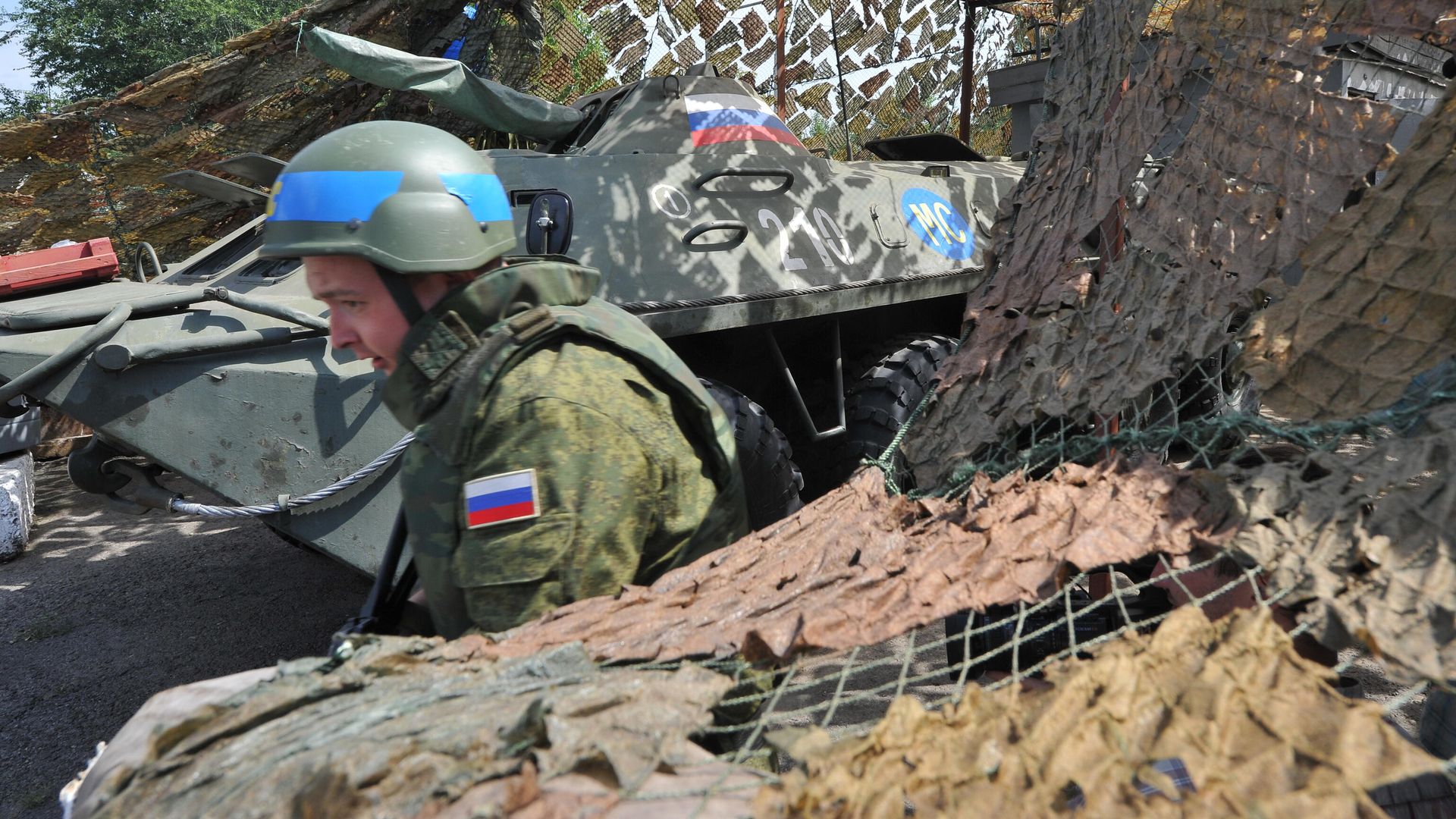 Российский миротворец на блокпосту, расположенном на въезде в город Бендеры Российский миротворец на блокпосту, расположенном на въезде в город Бендеры - РИА Новости, 1920, 30.11.2020